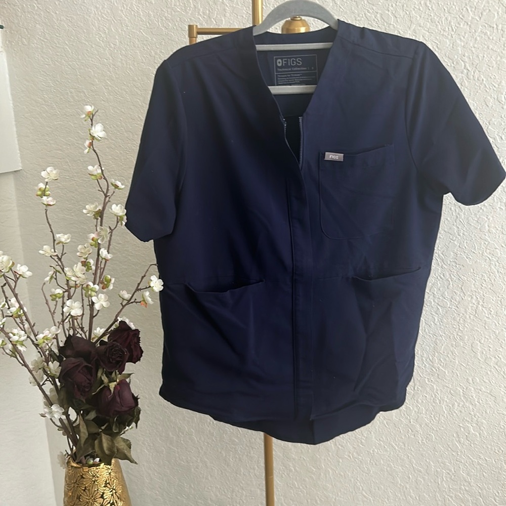 Figs Navy top 💙 Small